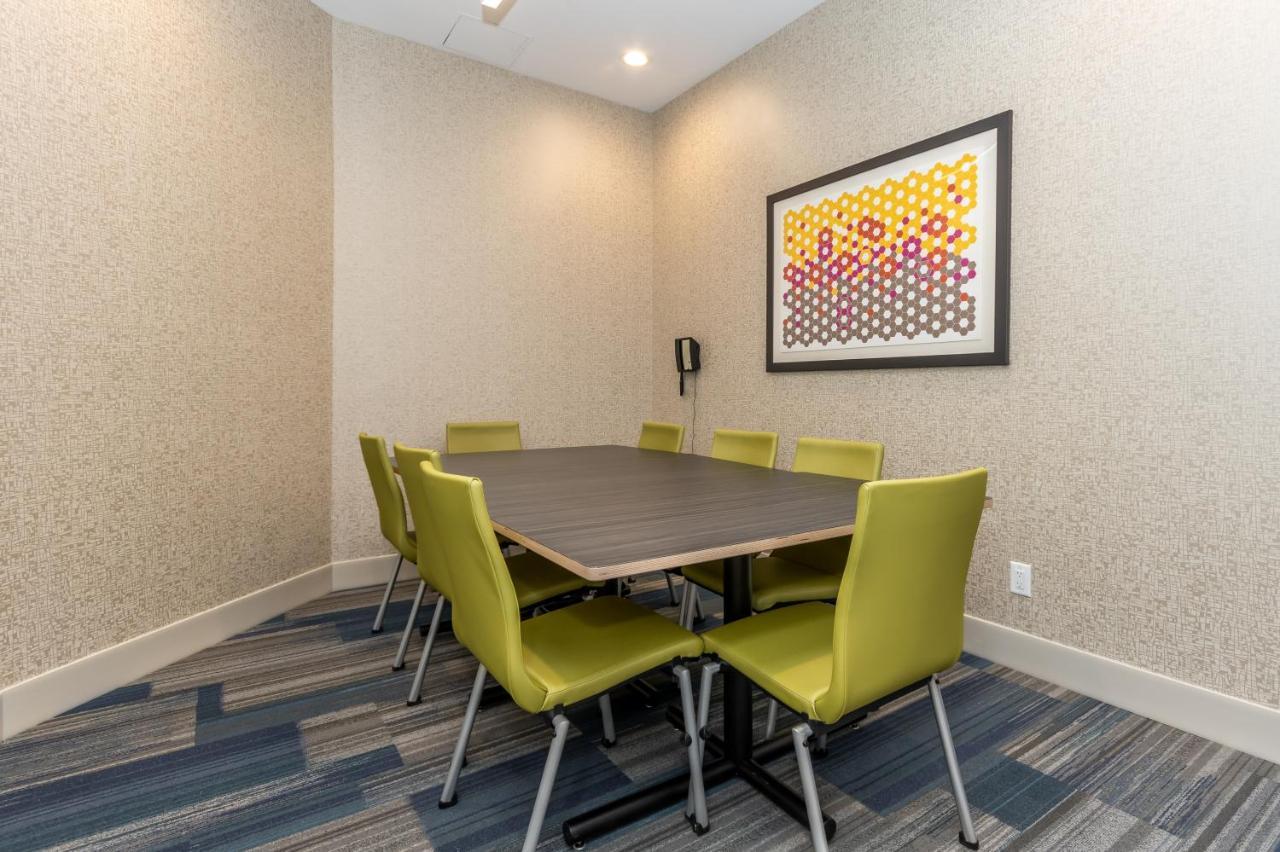 Holiday Inn Express & Suites - Chilliwack East An Ihg Hotel Esterno foto